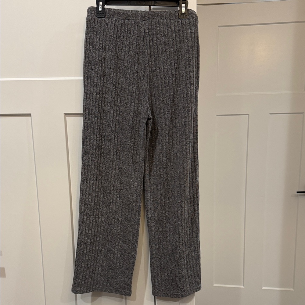 Gray Ribbed Lounge Set - Picture 4 of 7